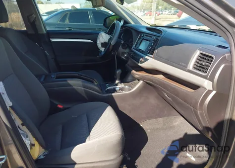 2019 Toyota Highlander Le z USA, uszkodzony, nr VIN 5TDZARFH2KS047679